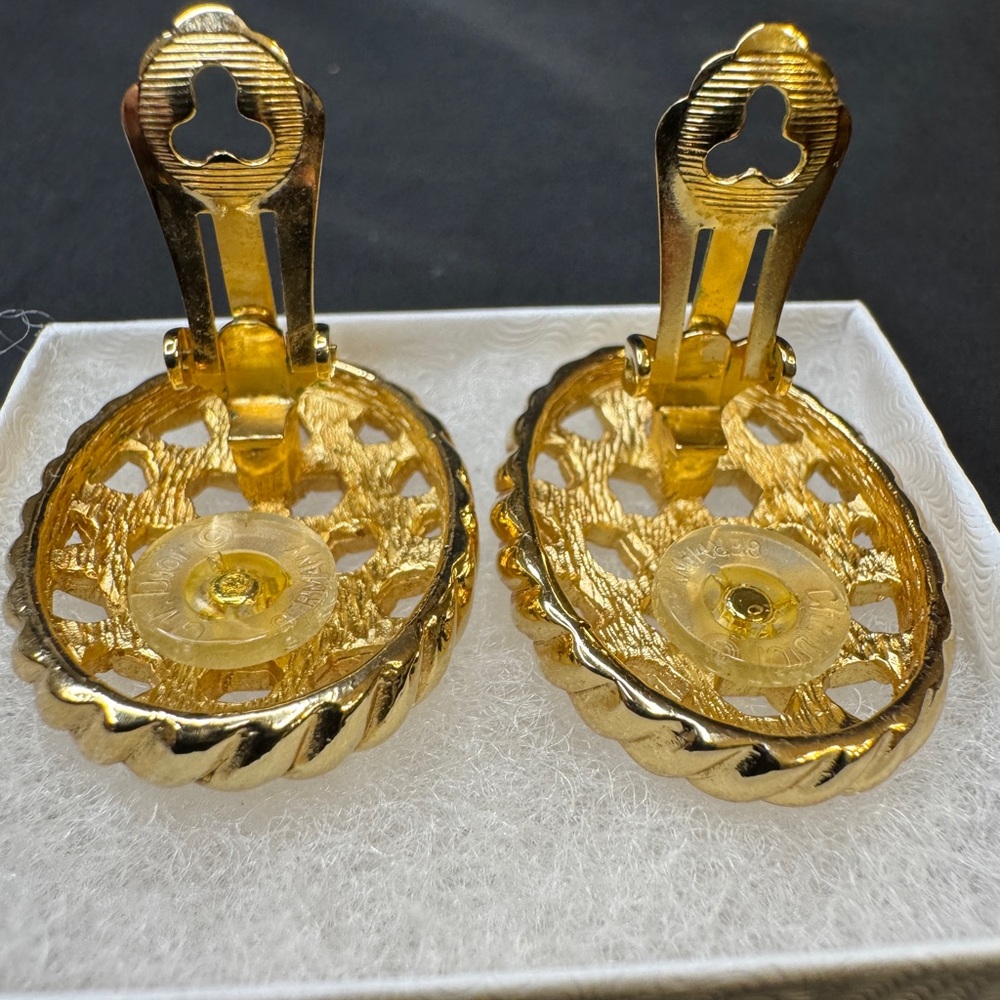 Christian Dior Basket Weave Earrings - Picture 11 of 16